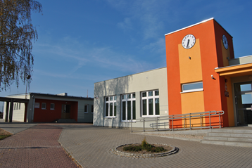 Budynek główny Zespołu Szkolno-Przedszkolnego w Chrustowie