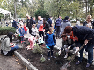 Rodzinne spotkanie w ogrodzie przedszkolnym