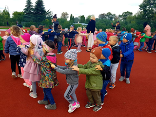 Zabawy ruchowe na boisku