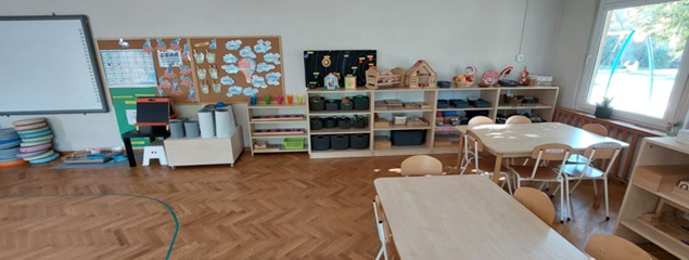 Sala z pomocami i wyposażeniem wg zasad pedagogiki M. Montessori- sala grupy Zajączki