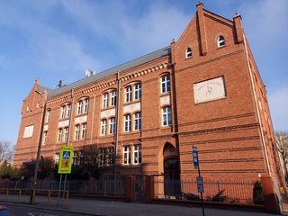 Szkoła Podstawowa nr 13 - budynek szkoły, zdjęcie z zewnątrz
