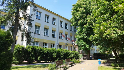 Budynek szkoły 1