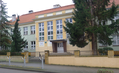 Szkoła od frontu