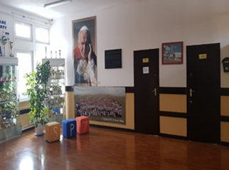Hol szkoły