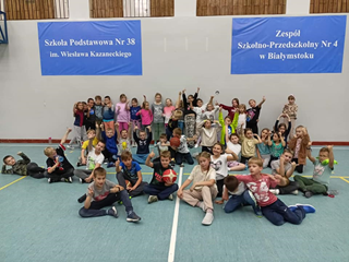 uczniowie SP38