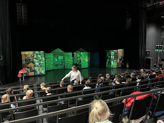 jeździmy do teatru