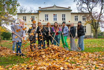 Zajęcia na terenie parku szkolnego 