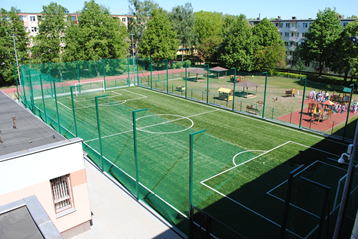 Boisko szkolne.