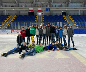 Nasi łyżwiarze short-track.