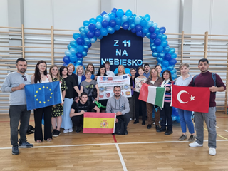 Z 11 na niebiesko.