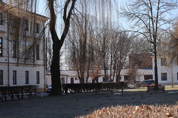 Park przed szkołą