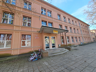 wejście do przedszkola
