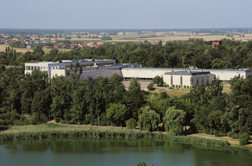 widok na szkołę od strony miasta