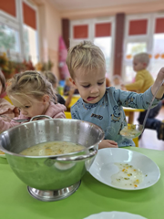 Samodzielnie komponujemy i nakładamy sobie posiłki