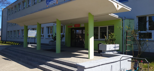 Wejście do szkoły