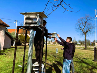 zajęcia praktyczne w ogródku meteorologicznym