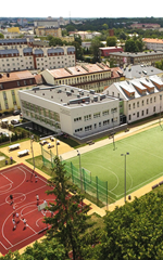 Kompleks budynków i boisk szkoły 