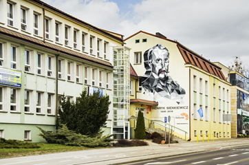 Budynek szkoły - widok od ul Sienkiewcza