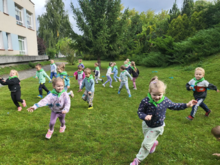 zabawy ruchowe w ogrodzie