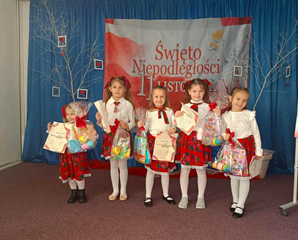 Organizujemy apele i konkursy z okazji świąt narodowych.