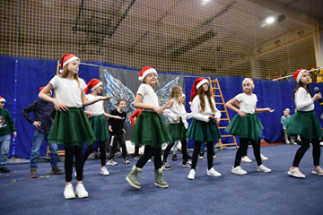 Występy uczniów - Świąteczna Paczka