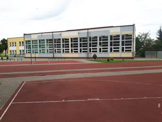 Sala gimnastyczna z boiskami sportowymi