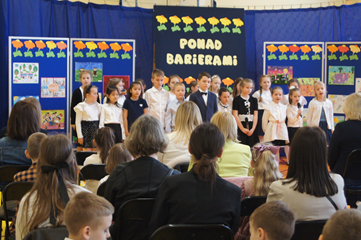 Powiatowy konkurs plastyczno- literacki " Ponad Barierami"