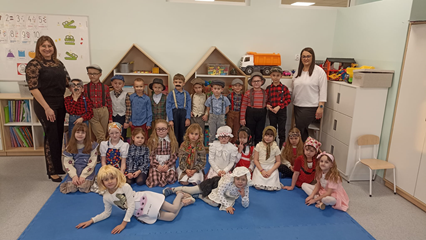 Przygotowujemy Kostiumowe Przedstawienia - Dzień Babci i Dziadka 