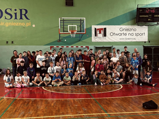 Szkolne zawody pływackie. Emocje, sportowa rywalizacja i świetna zabawa!