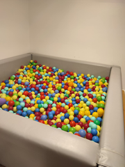 Basen z kulkami - element z sali fizjoterapeutycznej