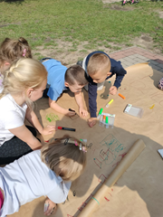 Zabawy na placu zabaw