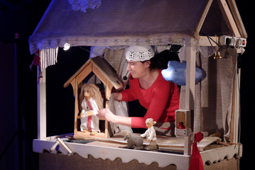 gościnne występy teatru Małe Mi w przedszkolu