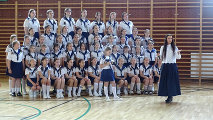 Chór "Zaczarowana Melodia" prowadzony przez panią Ewę Kuśnierek gromadzi każdego roku utalentowanych uczniów