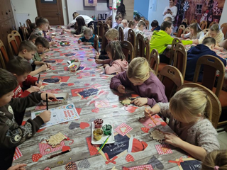 Wycieczki integrują zespoły klasowe i poszerzają wiedzę o najbliższych oraz dalszych miejscach naszej ojczyzny