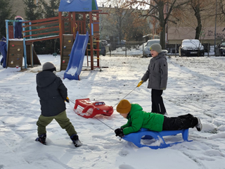 Zabawy na przedszkolnym placu zabaw