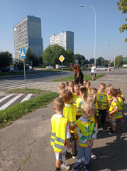 Uczymy się bezpiecznie przechodzić przez ulicę