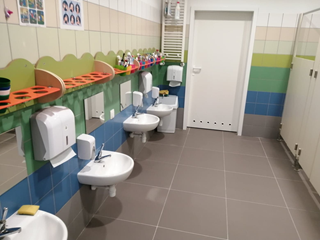Toalety przy każdej sali