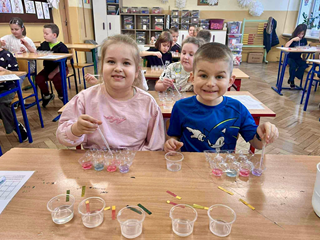 Kreatywne warsztaty dla dzieci - Tajemnice skali pH! 2025/2026