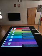 sprzęt multimedialny w sali przedszkolnej