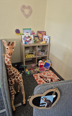 KĄCIK ŻYRAFY OLI, MIEJSCE ODPOCZYNKU I ROZWIĄZYWANIA KONFLIKTÓW